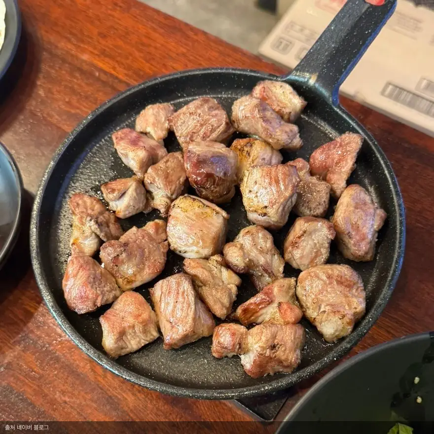 일산 라페스타 고기집 제주돌돗의 깔끔한 외부 전경